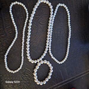 Elegant White Pearl Necklace and Bracelet Set